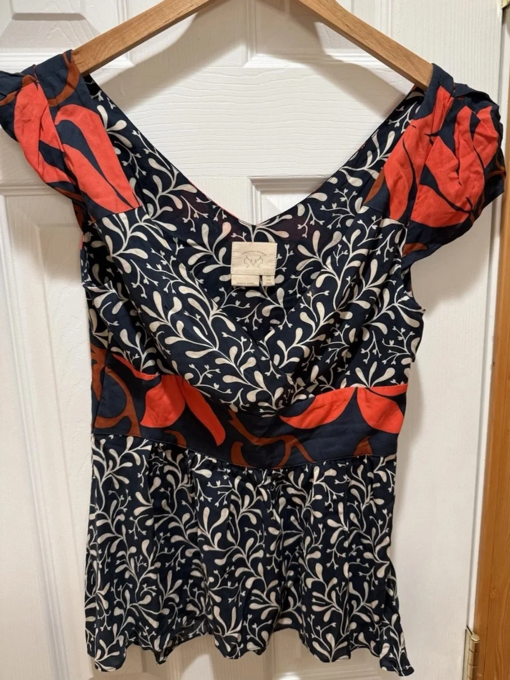ANTHROPOLOGIE VANESSA VIRGINIA Top Size 4 Tunic Black Cream Red Print EXC Rayon